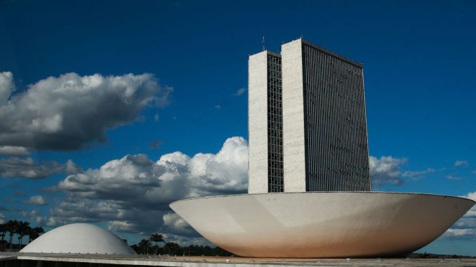 Câmara e Senado escolhem hoje novos dirigentes