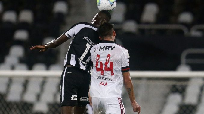Flamengo enfrenta Botafogo em busca da liderança do Carioca