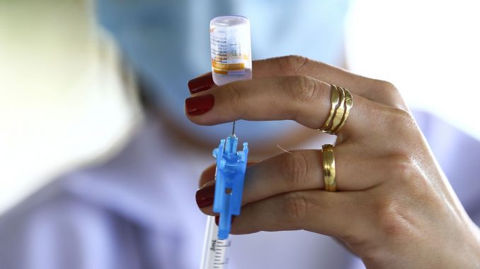 Covid-19: Câmara aprova projeto para compra de vacinas por estados