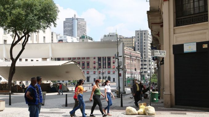 Megaferiado em São Paulo começa com suspensão de serviços