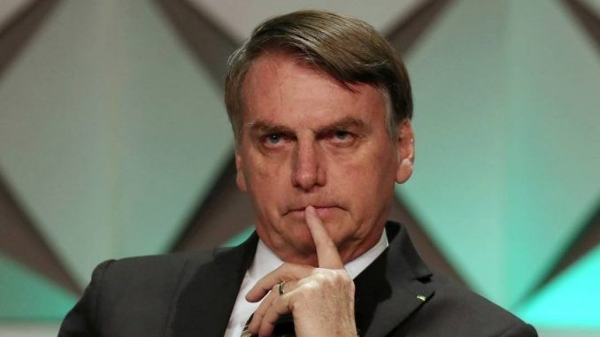 Bolsonaro veta lei que dá a estudantes acesso gratuito à internet