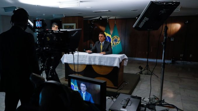 Bolsonaro diz que Brasil será autossuficiente na produção de vacinas