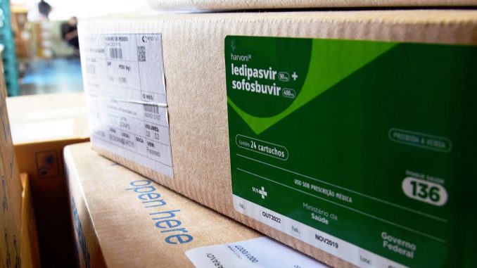 Brasil recebe 2,3 milhões de kits de intubação vindos da China