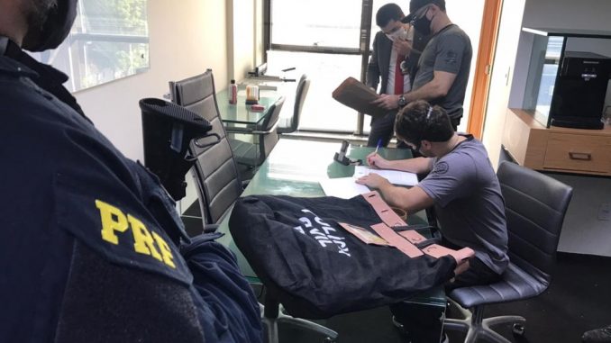 Covid-19: Polícia investiga empresa por fraude em oferta de vacina