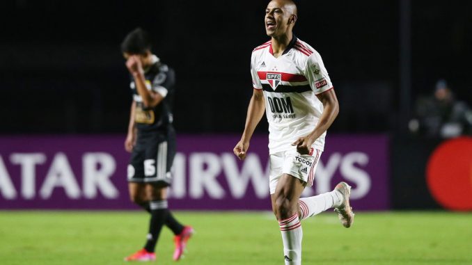 São Paulo bate Sporting Cristal e avança na Libertadores