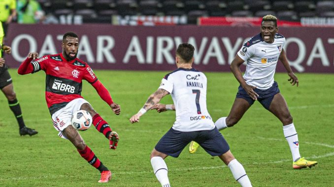 Flamengo arranca empate com LDU e se classifica na Libertadores