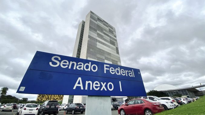 Senado aprova suspensão de pagamentos do Fies até o fim do ano