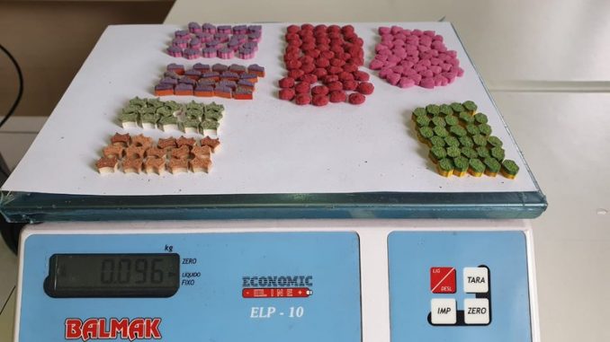 Polícia Federal apreende drogas sintéticas enviadas por intermédio dos Correios