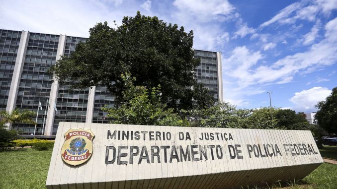 PF abre inquérito para apurar conduta do presidente no caso Covaxin