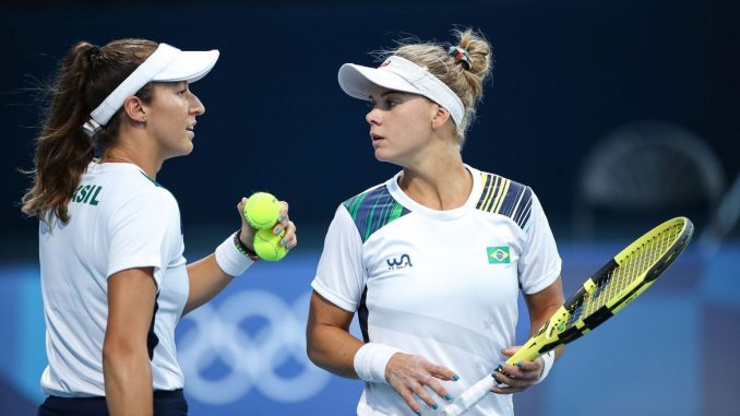 Stefani e Pigossi vencem de virada e avançam às quartas em Tóquio