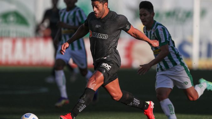 Atlético-MG vira contra Juventude e pula para ponta do Brasileirão