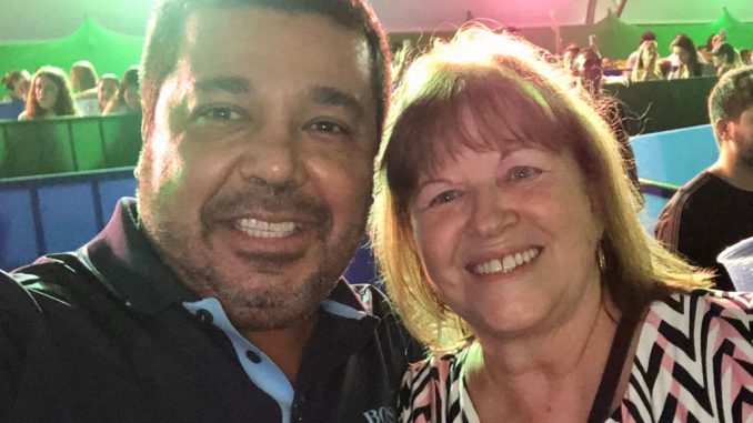 André Ursini parabeniza Raquel Chini