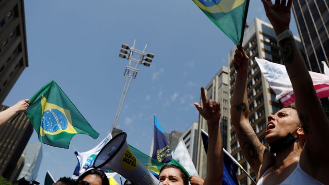 Sábado registra manifestações contra o governo federal em todo o país