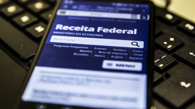 Receita Federal paga hoje lote residual de restituições do IRPF 2021