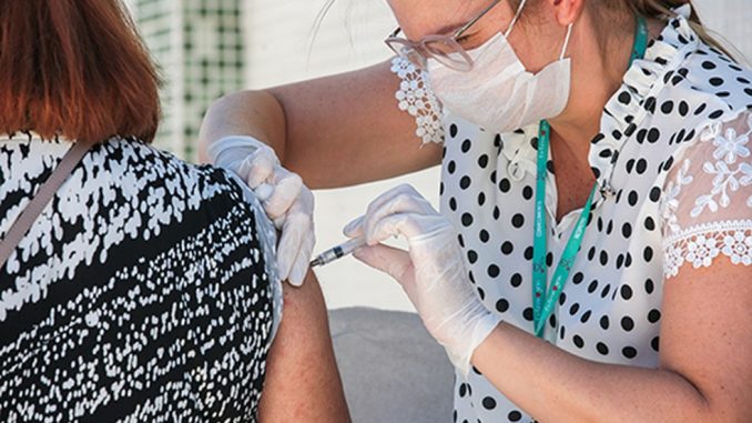 Praia Grande vacina contra a covid-19 e gripe no sábado (06)