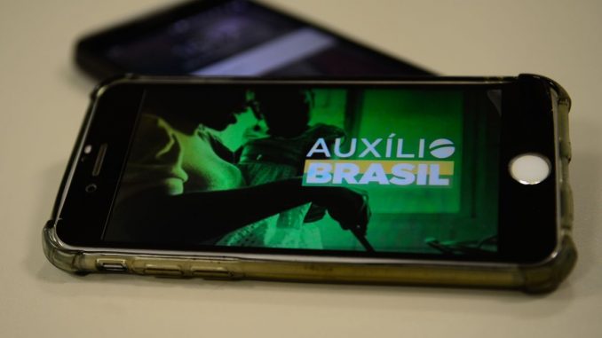 Caixa paga Auxílio Brasil a beneficiários com NIS final 9