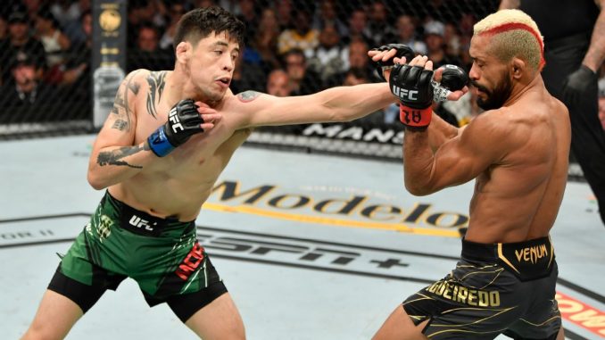 UFC 270: Deiveson Figueiredo leva a melhor em bombardeio contra Moreno