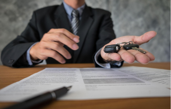 Financiamento de carro é a terceira principal dívida dos brasileiros, advogada explica como evitar apreensão do veículo