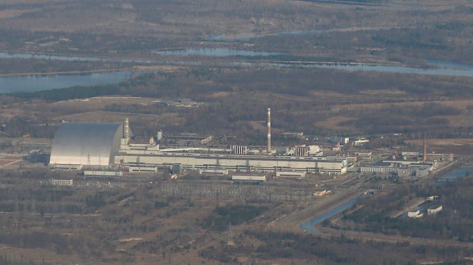 Trabalhadores de Chernobyl continuam retidos na russa