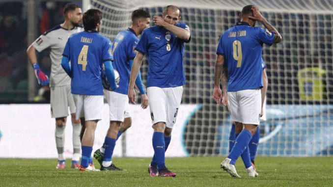 Itália precisa focar no futuro após ficar fora da Copa