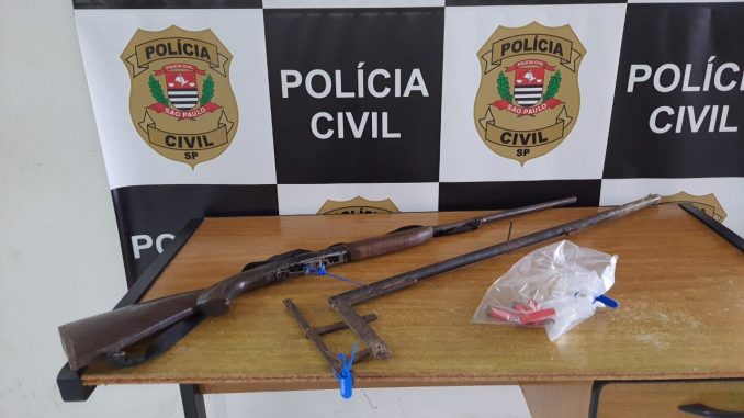 Polícia Civil apreende armas de fogo e munições na casa de suspeito em Juquiá