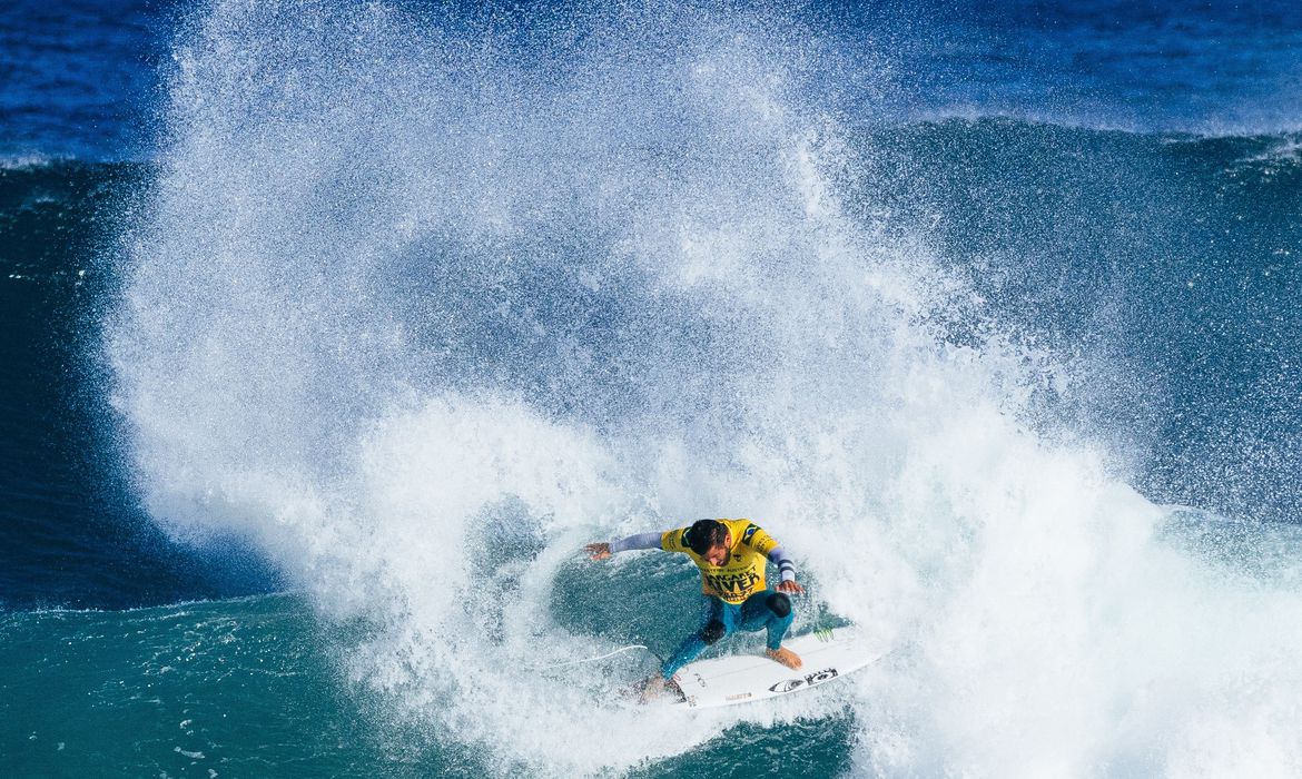 Surfista Jack Robinson vence na Indonésia
