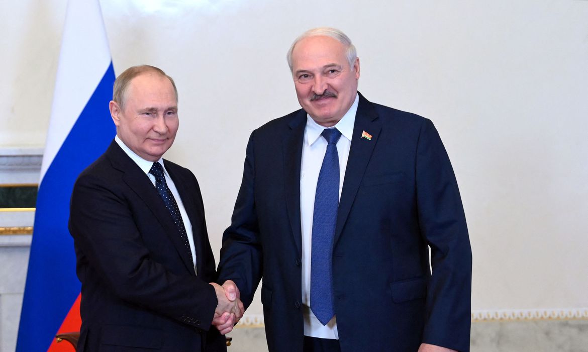Putin dará arma nuclear a Belarus para se opor a Ocidente “agressivo”