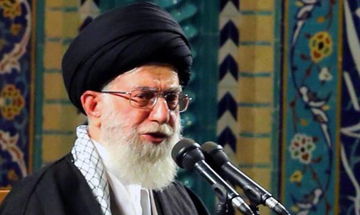 Líder do Irã acusa os Estados Unidos de promover guerra psicológica