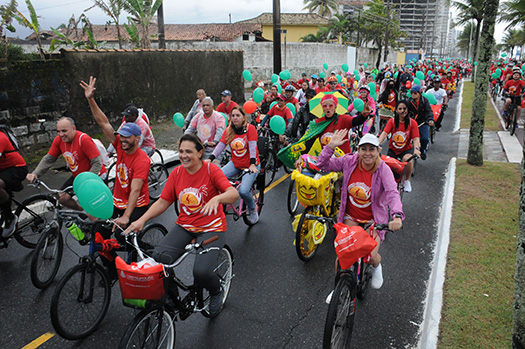 Cerca de 3 mil pessoas participam do Passeio Ciclístico da Praia Grande