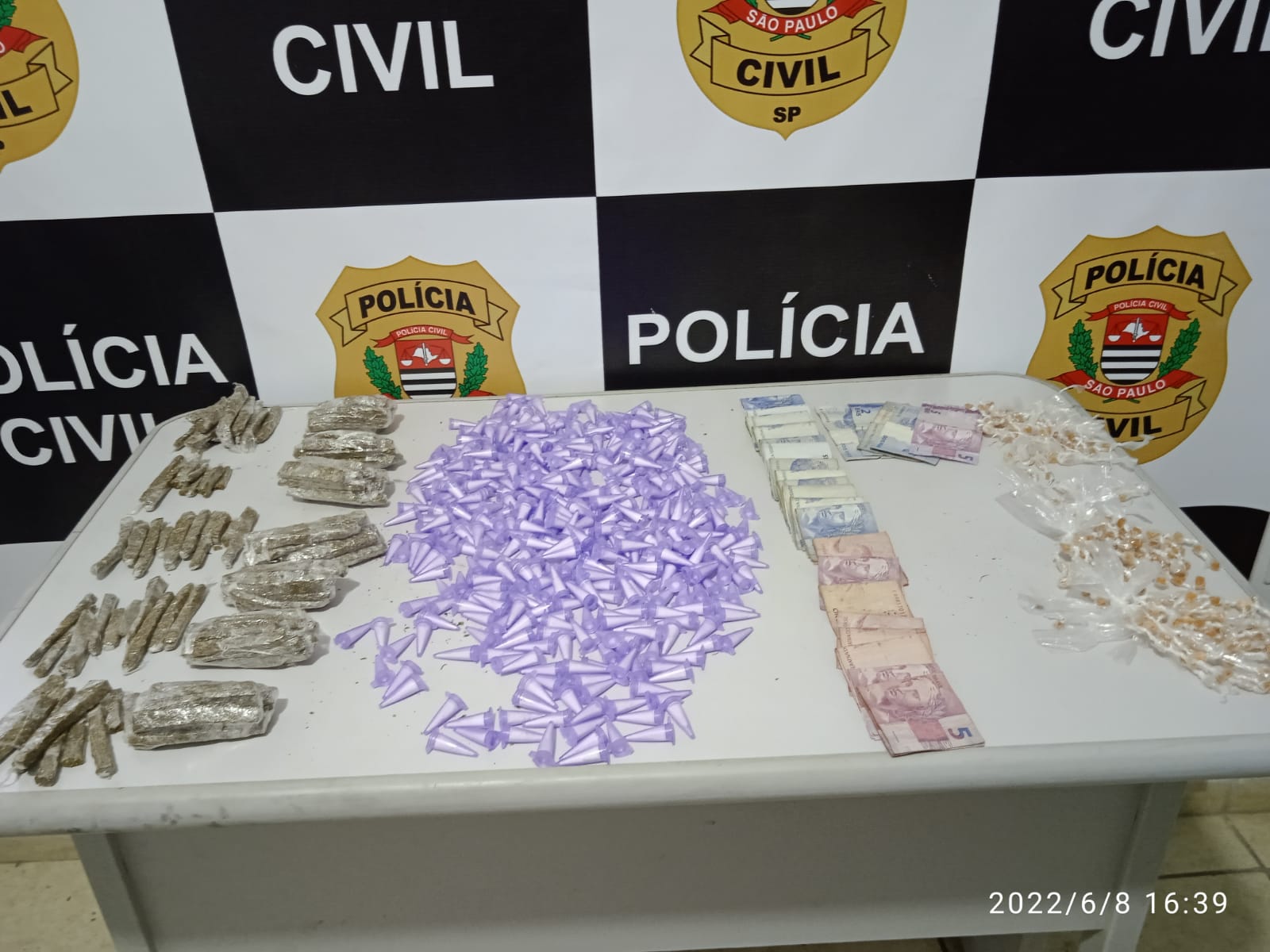 Polícia Civil prende homem com mais de 800 porções de drogas