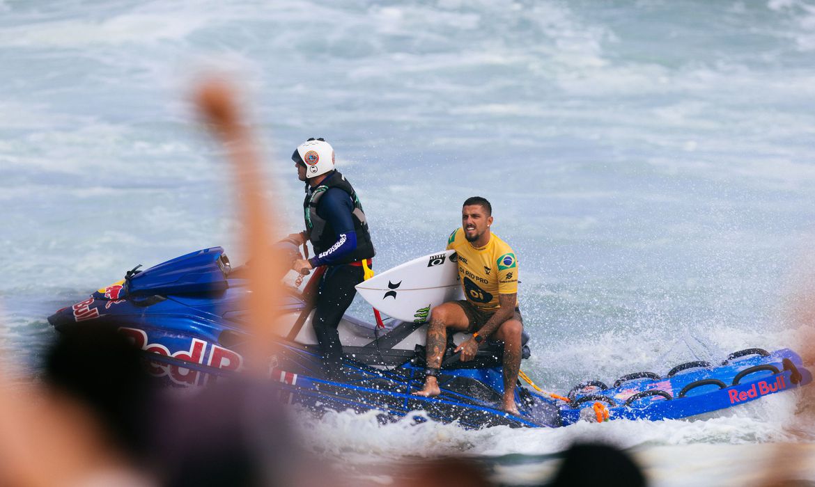 Surfe: Brasil garante título do Rio Pro de forma antecipada