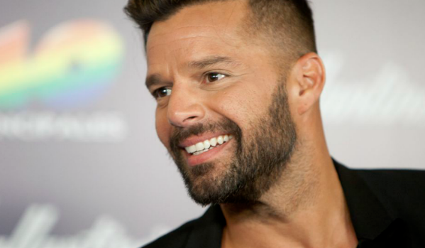 Cantor Ricky Martin recebe ordem de restrição por violência doméstica