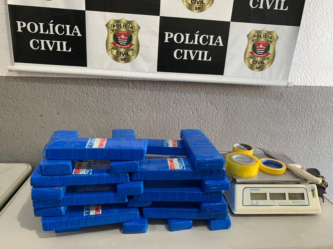 Polícia Civil apreende 26 tijolos de maconha em imóvel na Estrada Guarujá-Bertioga
