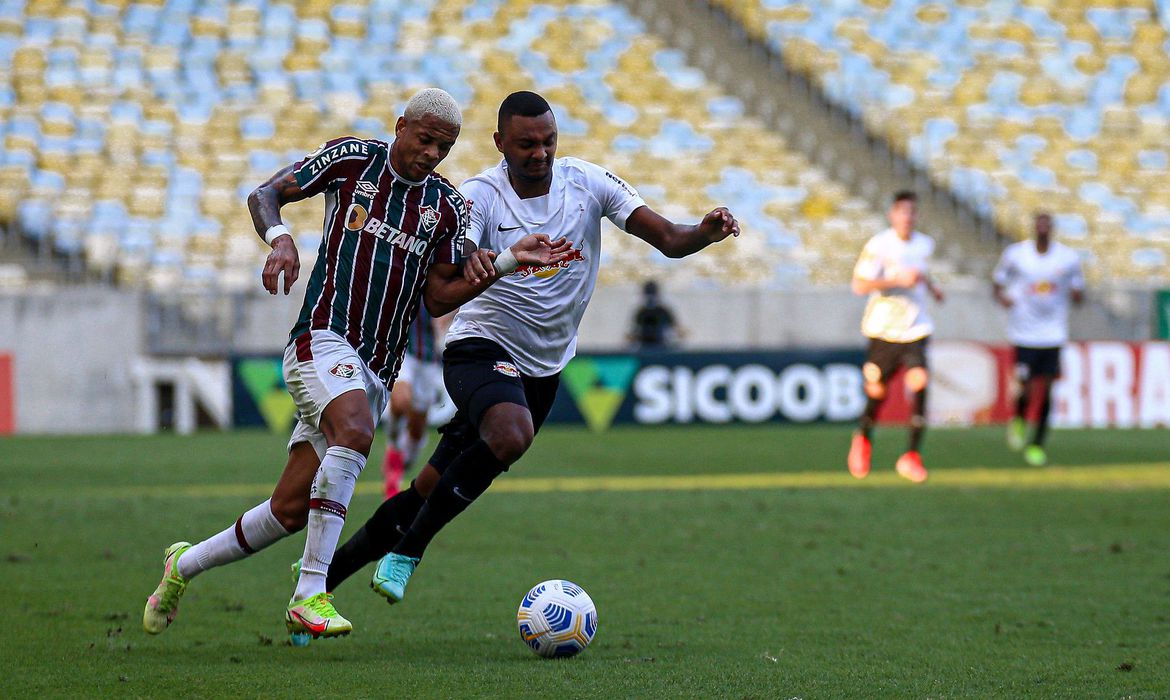 Fluminense e Bragantino medem forças no Brasileiro