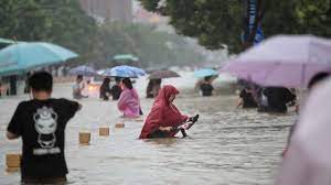 Pelo menos seis mortos e 12 desparecidos em inundações na China