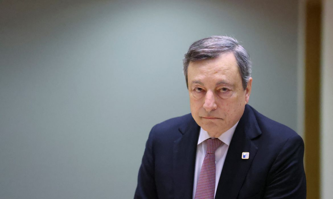 Premiê italiano Draghi renuncia após ser abandonado por coalizão
