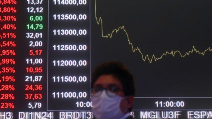 Bolsa cai mais de 2% com cenário externo desfavorável