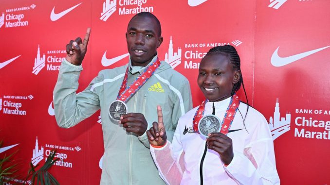 Quenianos Benson Kipruto e Ruth Chepngetich vencem Maratona de Chicago