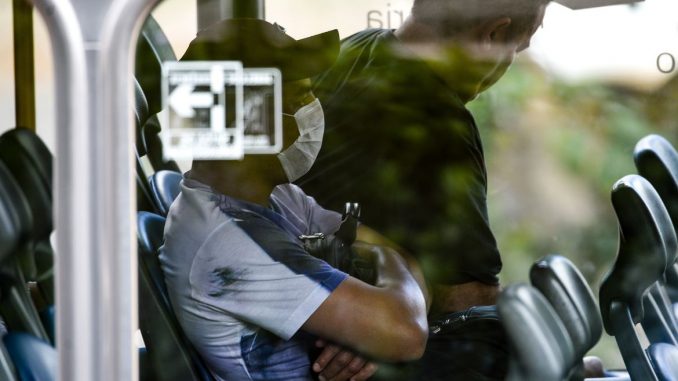 BH determina uso de máscaras em serviços de saúde e transporte