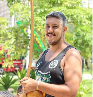 Márcio Rodrigues Santos, professor da Universidade Metropolitana de Santos (Unimes), fundou o projeto Capoeira Escola que hoje atende a mais de 800 alunos