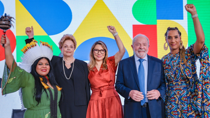 Em cerimônia recheada de simbolismos, Anielle Franco e Sonia Guajajara tomam posse