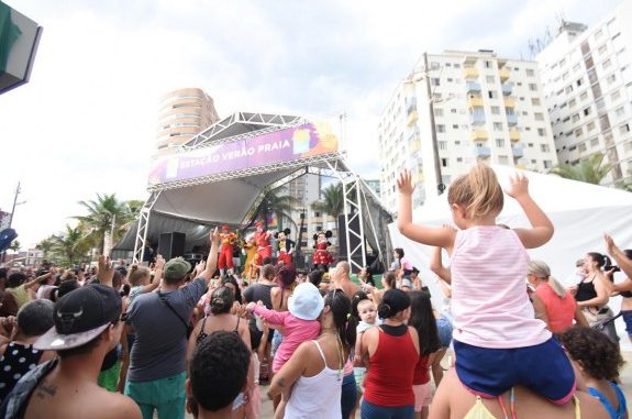 Milhares de pessoas curtem as Arenas de Praia Grande no final de semana
