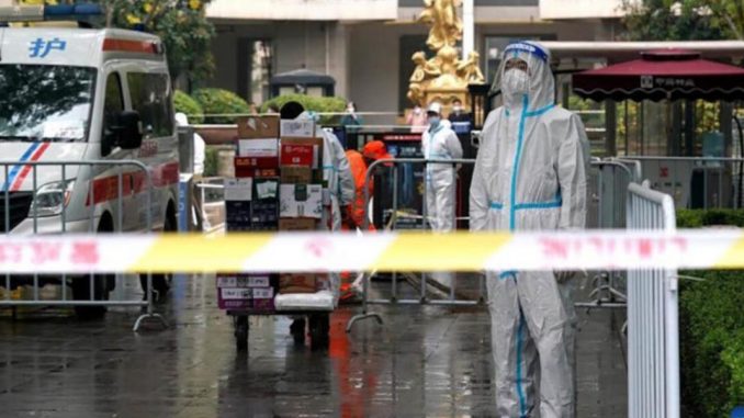 China diz que surto de covid-19 infectou 80% da população