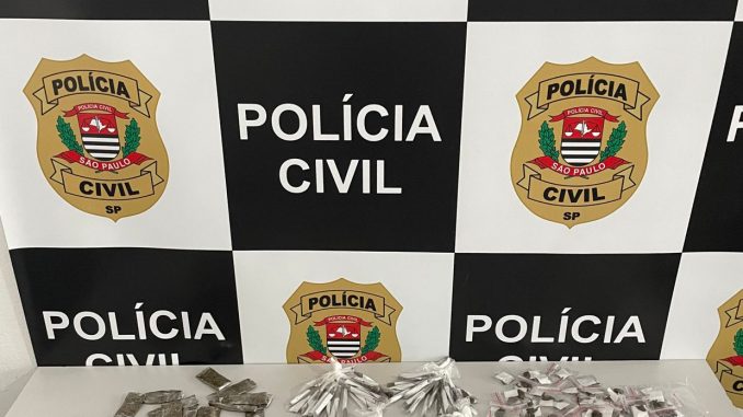 Polícia Civil prende homem com mais de 300 porções de drogas no Guarujá