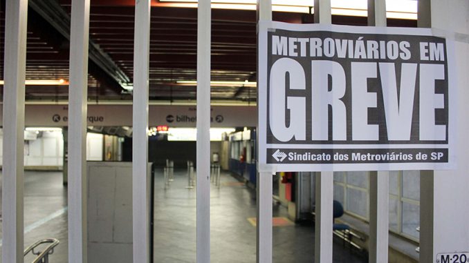 Com metroviários em greve três linhas de metrô estão paradas em São Paulo