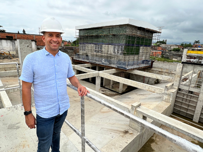 Deputado Paulo Alexandre vistoria obras no Santa Maria