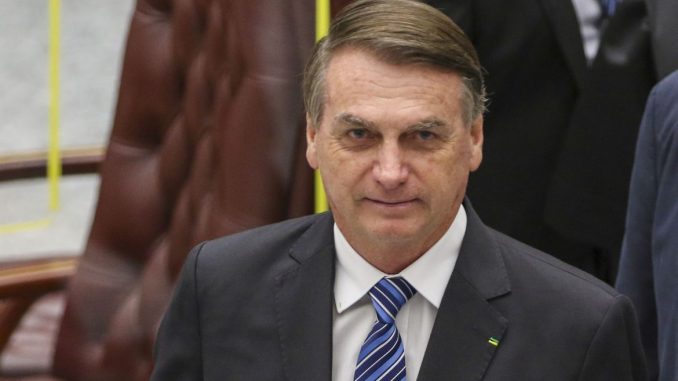 TSE dá prazo para Bolsonaro se manifestar em processo