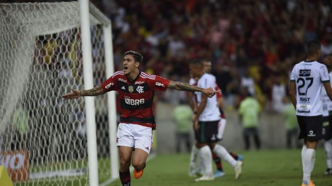 Flamengo goleia Maringá para se garantir nas oitavas da Copa do Brasil