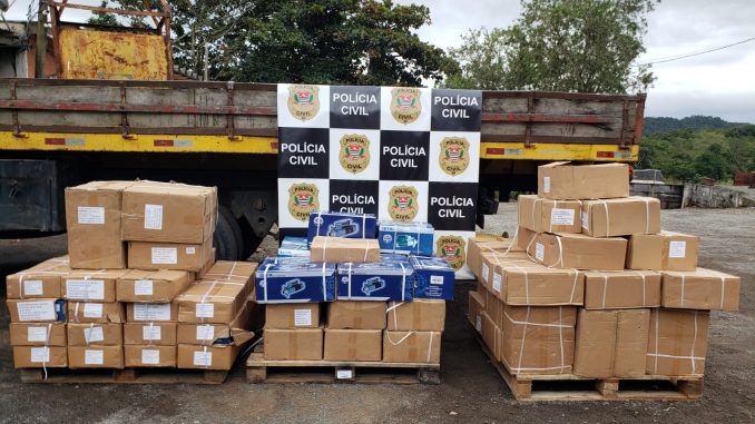 Polícia Civil recupera parte de carga saqueada de caminhão tombado em rodovia no Vale do Ribeira