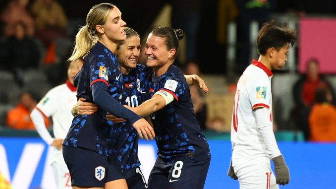 Holanda aplica 7 a 0 sobre o Vietnã para fechar Grupo E na liderança